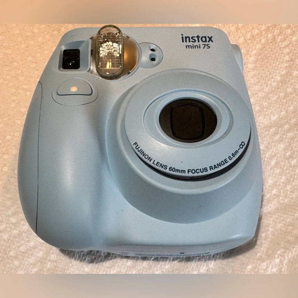 Blue Instant Camera - Picture 2 of 4
